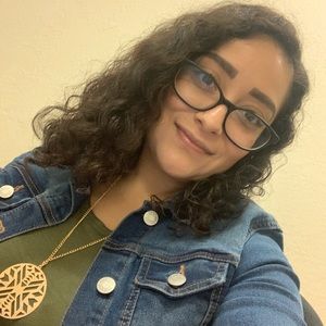 Meet your Posher, Mayra